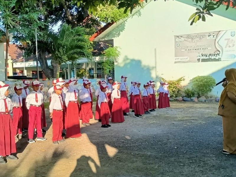 UPACARA BENDERA AWAL SEMESTER 2025/2026